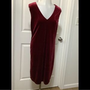 Premise Velvet V-Neck Midi Dress - Deep Red size medium.